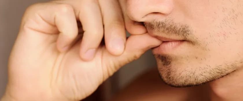 Czy jedzenie paznokci jest szkodliwe? Odkryj groźne skutki zdrowotne