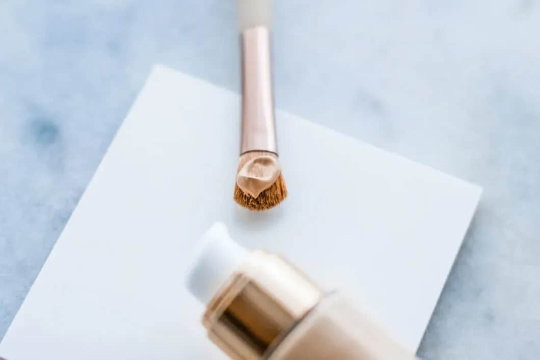 Czy pod krem BB nakładać bazę? Odkryj, jak uniknąć błędów w makijażu