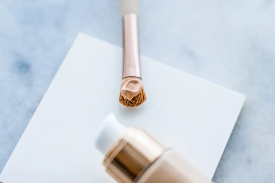 Czy pod krem BB nakładać bazę? Odkryj, jak uniknąć błędów w makijażu