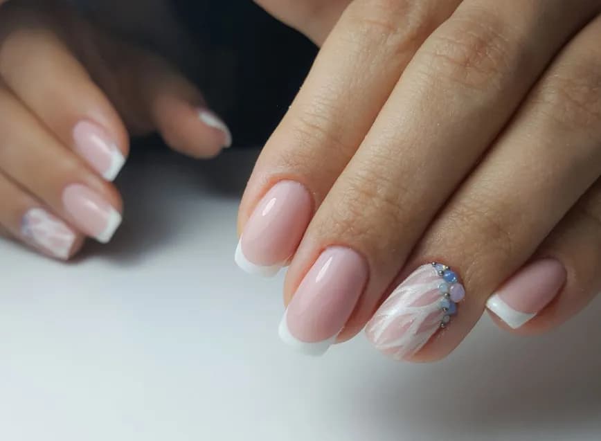 Czy paznokcie akrylowe są szkodliwe? Poznaj zagrożenia i fakty
