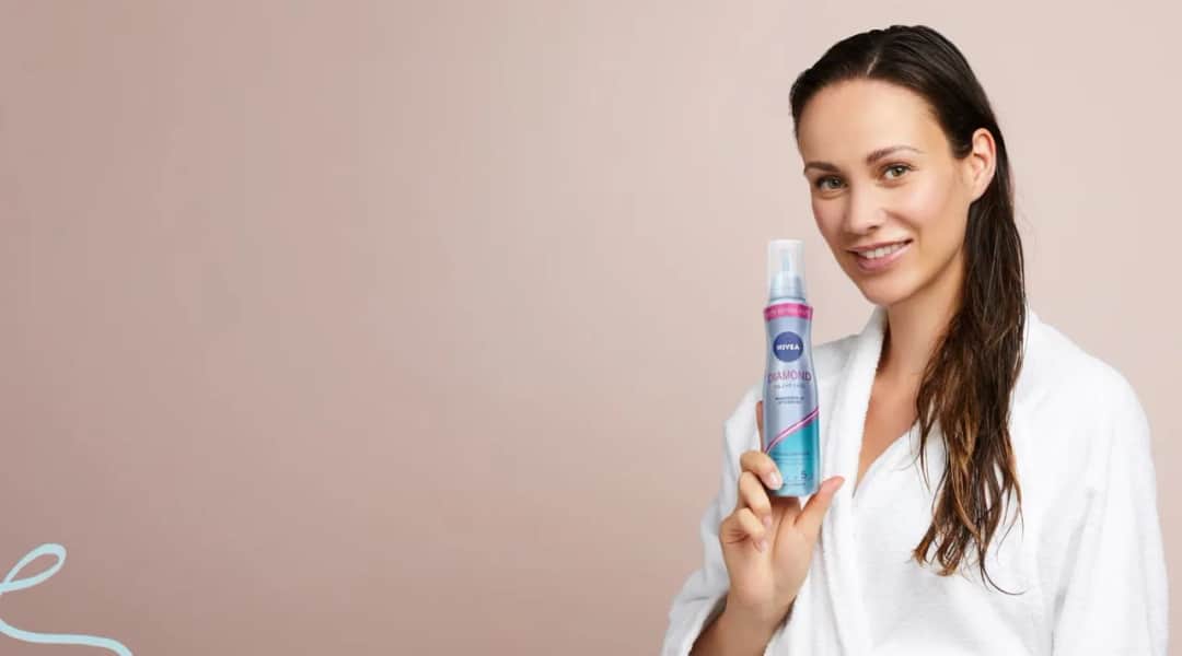 Jak użyć pianki do włosów, aby uniknąć zmatowienia i uzyskać efekt wow