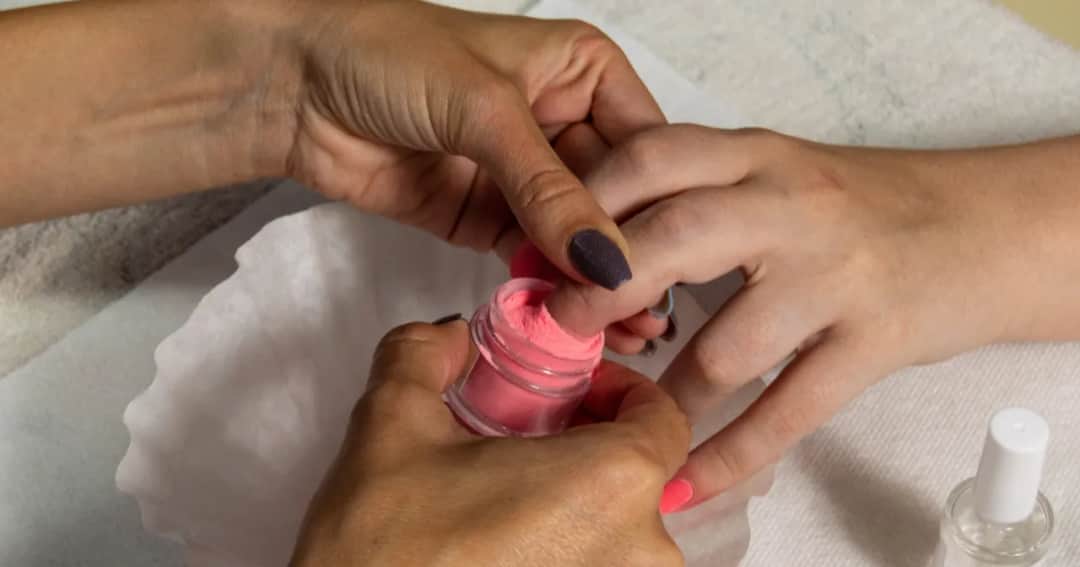 Czym zastąpić formy do paznokci? Odkryj łatwiejsze alternatywy