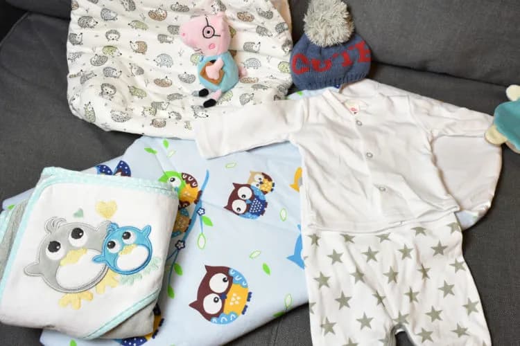 Niezbędne kosmetyki dla noworodka do szpitala - kompletna lista