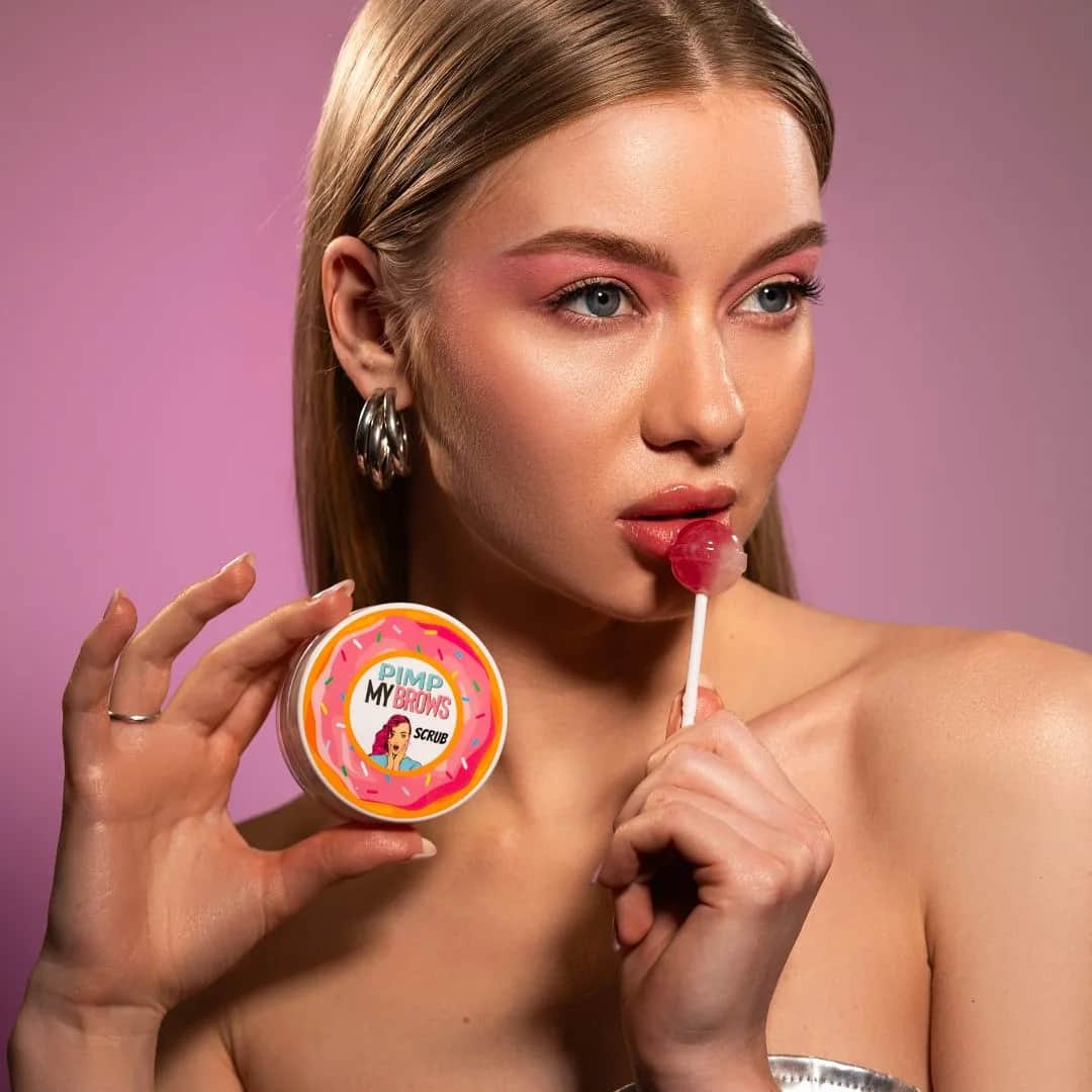 Jak scrub do brwi pomaga w oczyszczaniu i pielęgnacji?