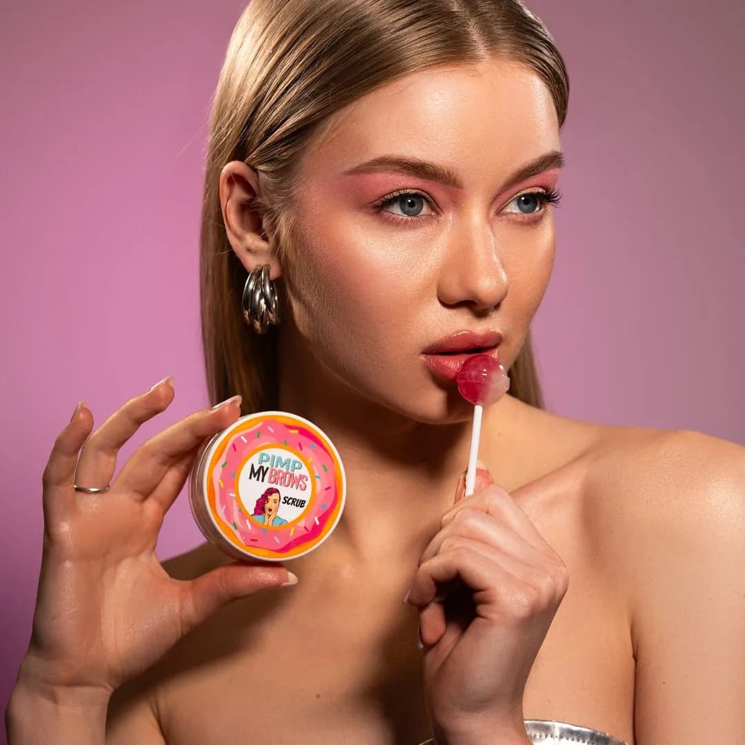 Jak scrub do brwi pomaga w oczyszczaniu i pielęgnacji?