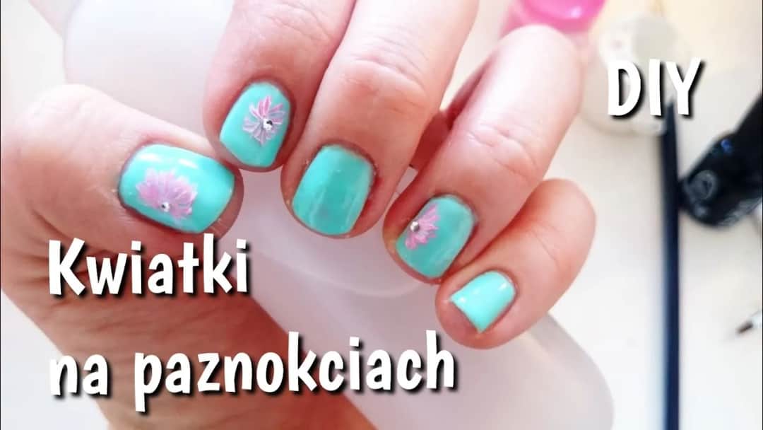 Jak narysować kwiaty na paznokciach - proste techniki dla każdego
