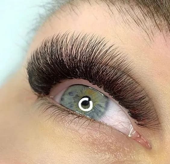 Rzęsy skręt C czy D - porównanie i wybór najlepszego skrętu dla Twoich oczu